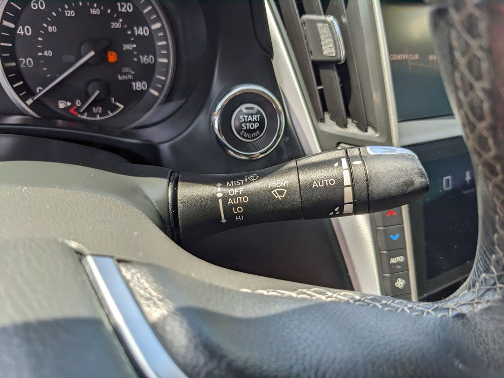 INFINITI Q50 Vehicle Full-screen Gallery Image 27