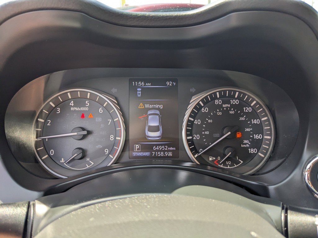 INFINITI Q50 Vehicle Full-screen Gallery Image 28