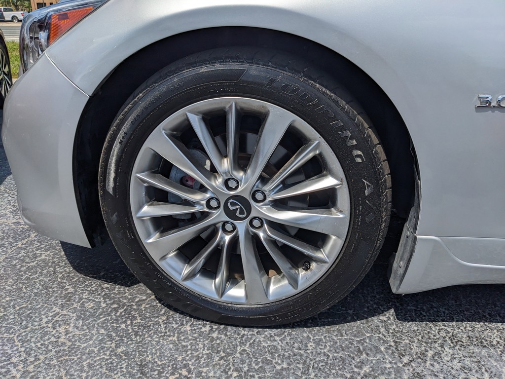 INFINITI Q50 Vehicle Full-screen Gallery Image 29