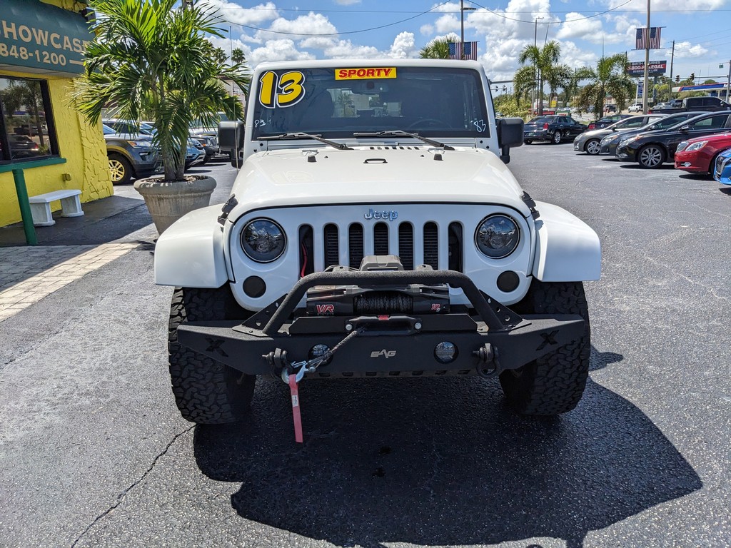 Jeep Wrangler Vehicle Full-screen Gallery Image 05