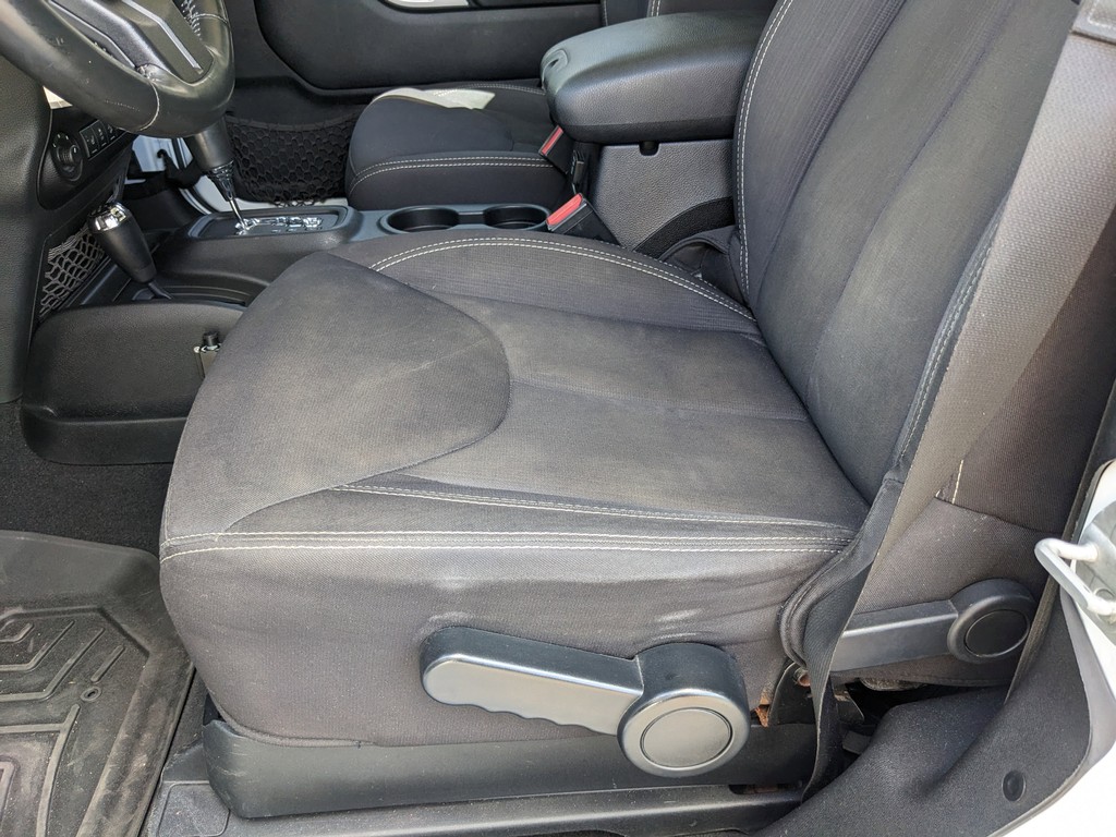 Jeep Wrangler Vehicle Full-screen Gallery Image 14