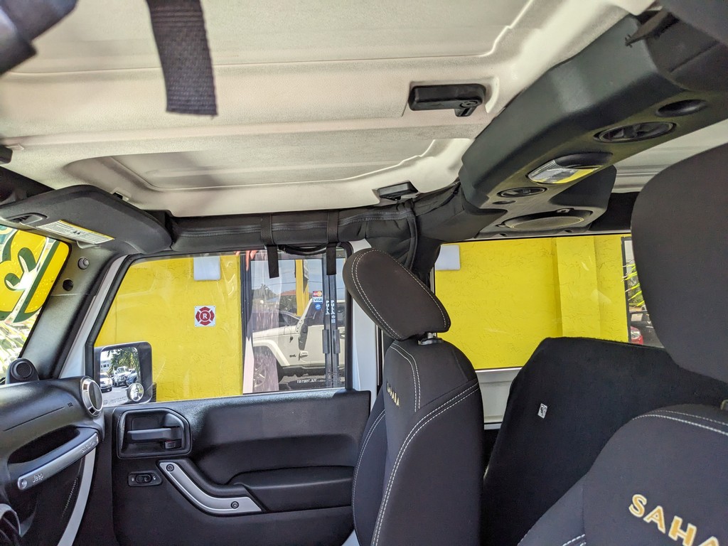 Jeep Wrangler Vehicle Full-screen Gallery Image 15