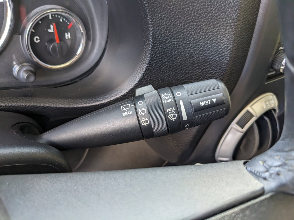 Jeep Wrangler Vehicle Full-screen Gallery Image 25