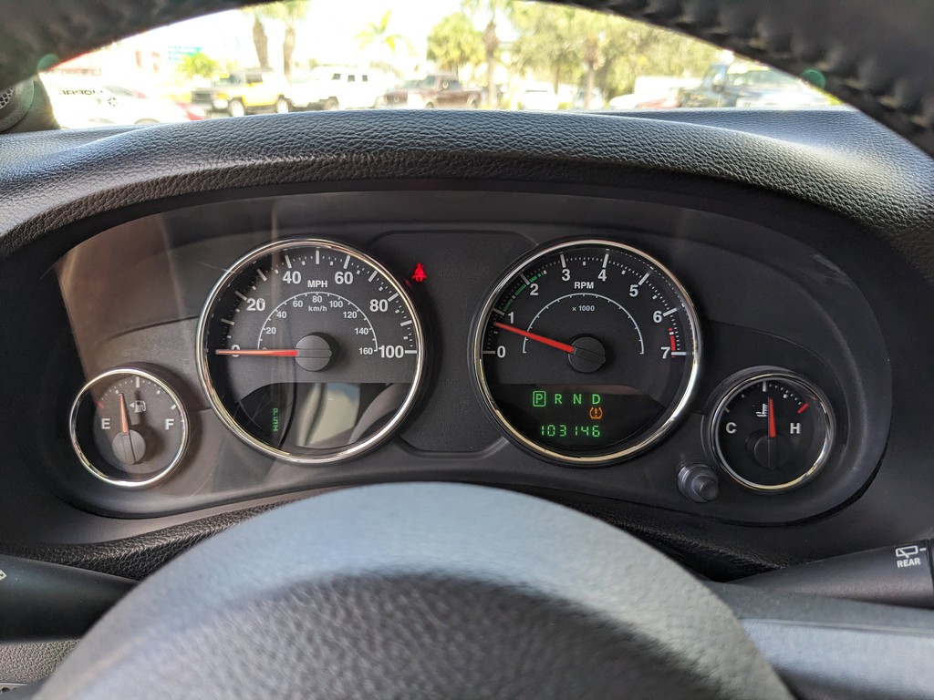 Jeep Wrangler Vehicle Full-screen Gallery Image 26