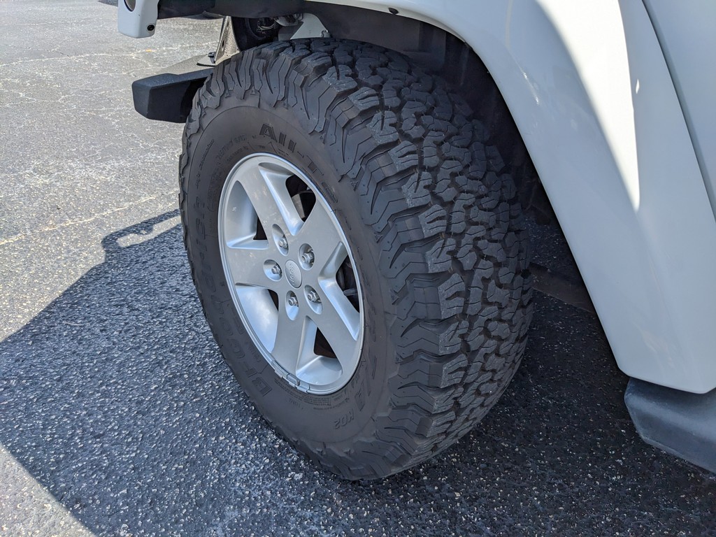 Jeep Wrangler Vehicle Full-screen Gallery Image 27