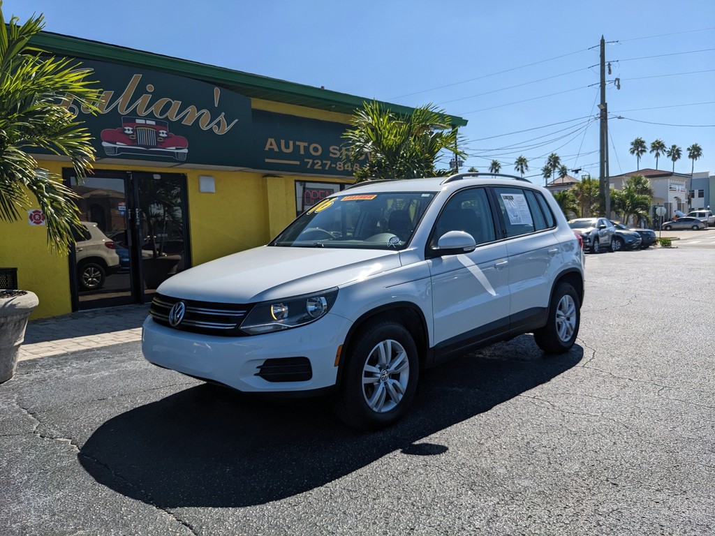 Volkswagen Tiguan Vehicle Full-screen Gallery Image 02