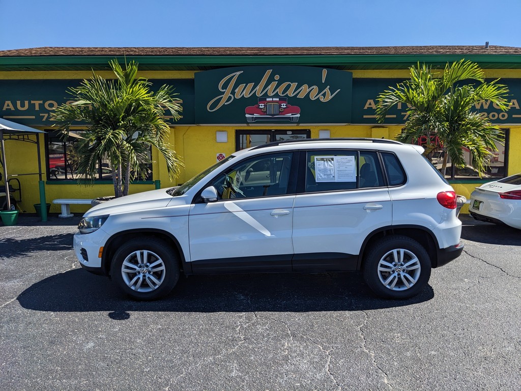 Volkswagen Tiguan Vehicle Full-screen Gallery Image 03