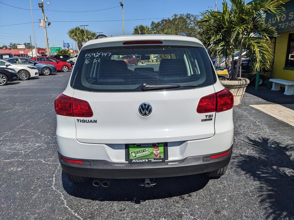 Volkswagen Tiguan Vehicle Full-screen Gallery Image 05