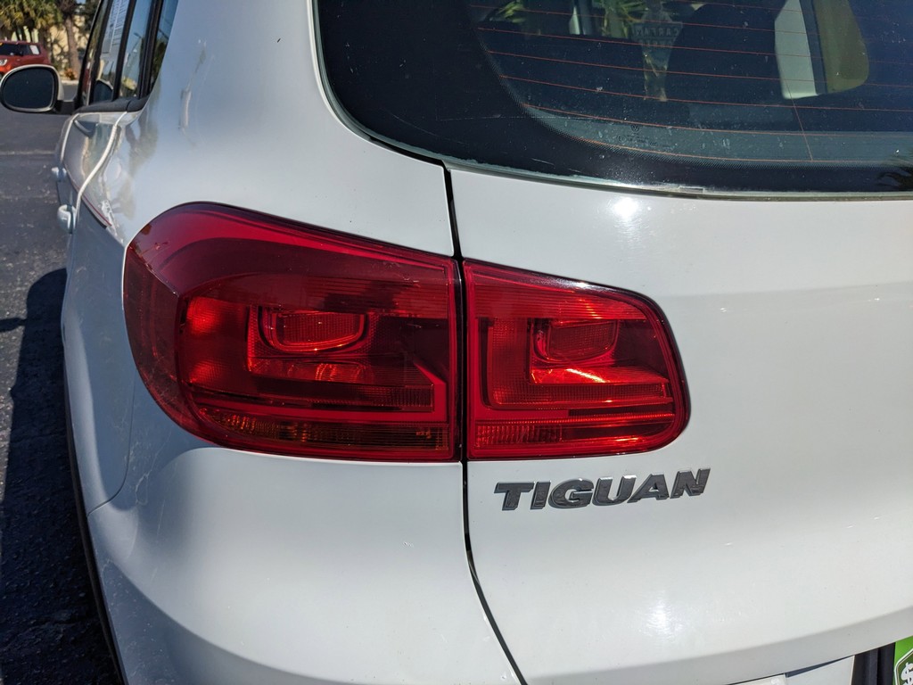 Volkswagen Tiguan Vehicle Full-screen Gallery Image 08