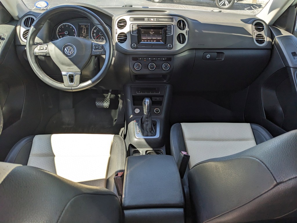 Volkswagen Tiguan Vehicle Full-screen Gallery Image 09