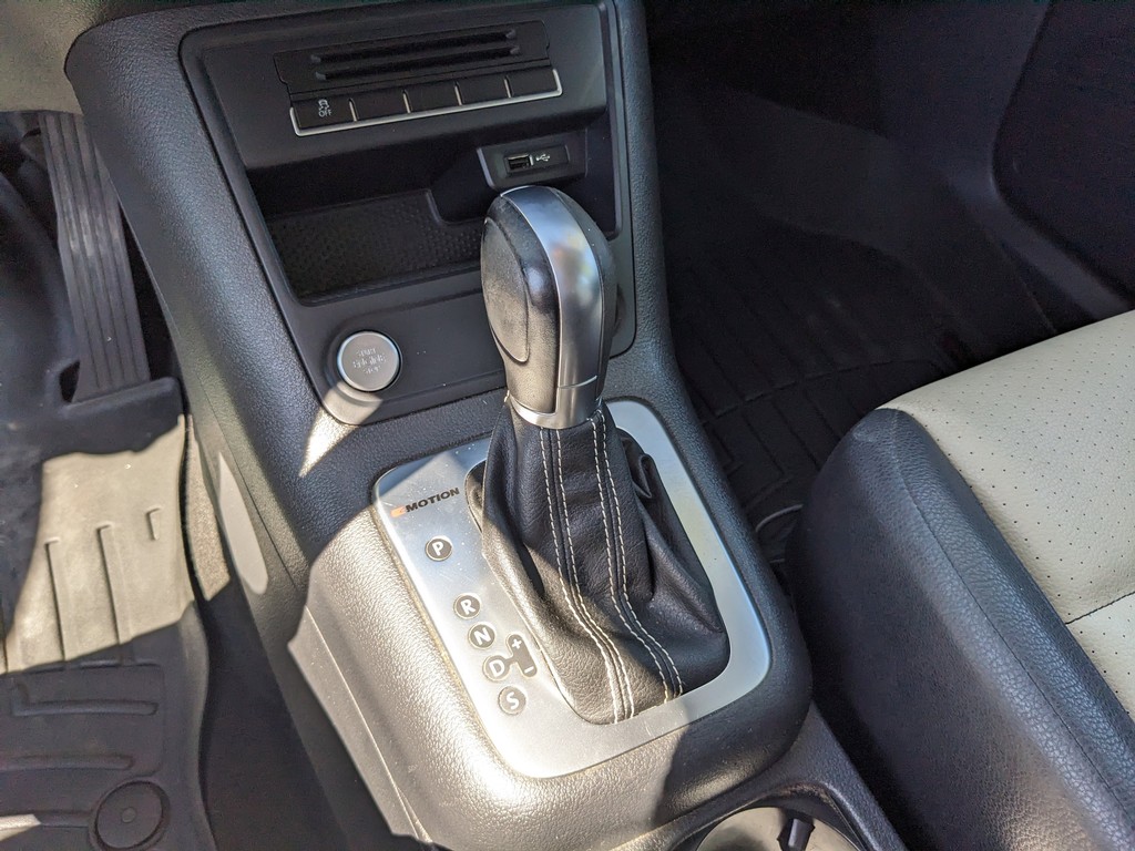 Volkswagen Tiguan Vehicle Full-screen Gallery Image 21