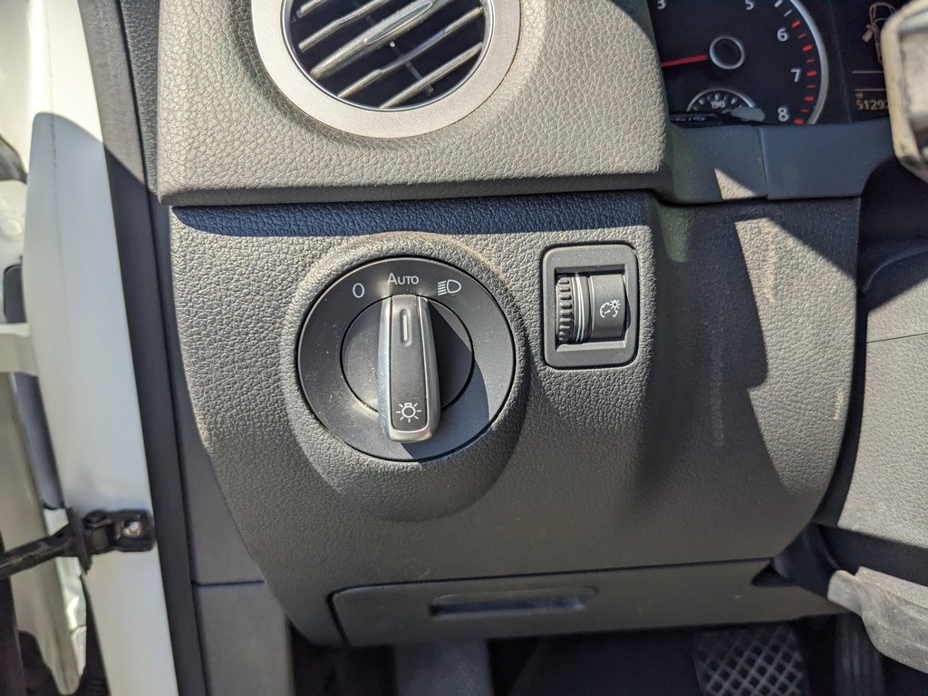 Volkswagen Tiguan Vehicle Full-screen Gallery Image 23