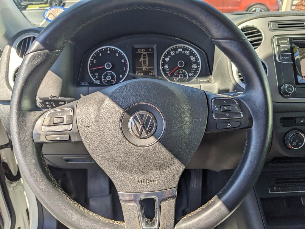 Volkswagen Tiguan Vehicle Full-screen Gallery Image 24