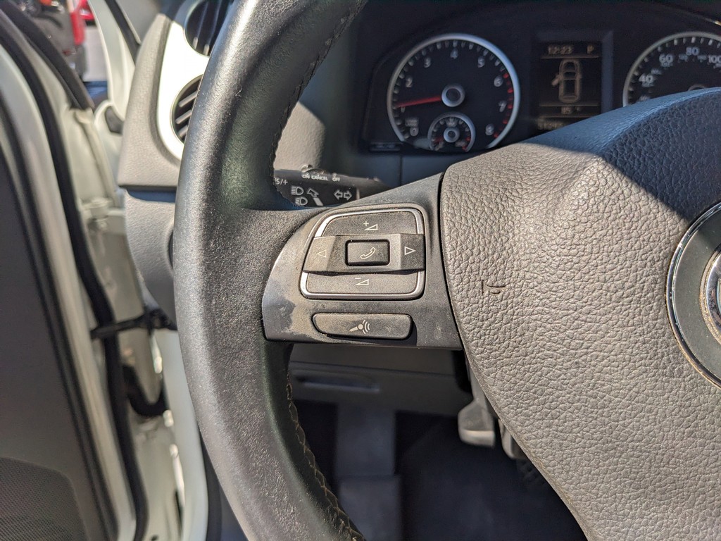 Volkswagen Tiguan Vehicle Full-screen Gallery Image 25