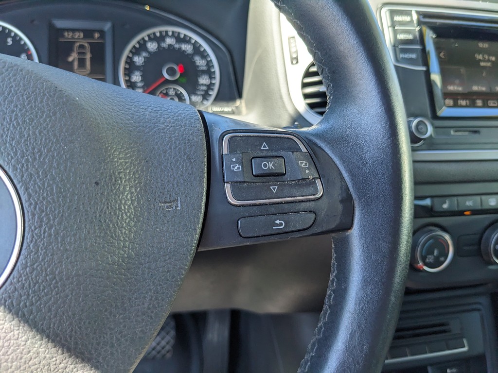 Volkswagen Tiguan Vehicle Full-screen Gallery Image 26