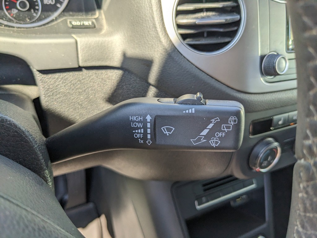 Volkswagen Tiguan Vehicle Full-screen Gallery Image 28