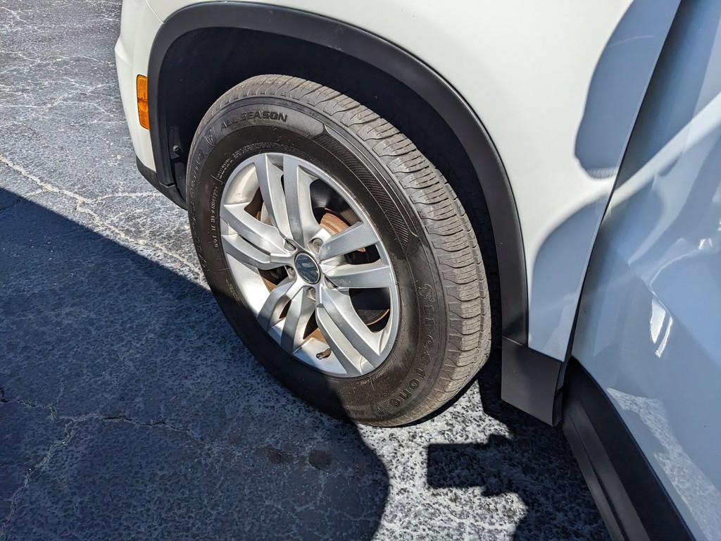 Volkswagen Tiguan Vehicle Full-screen Gallery Image 30