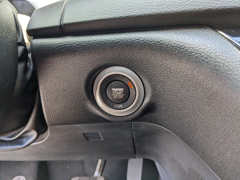 Chrysler Pacifica Vehicle Full-screen Gallery Image 24