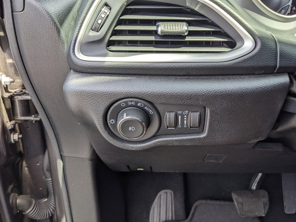 Chrysler Pacifica Vehicle Full-screen Gallery Image 25