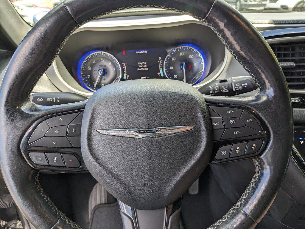 Chrysler Pacifica Vehicle Full-screen Gallery Image 26