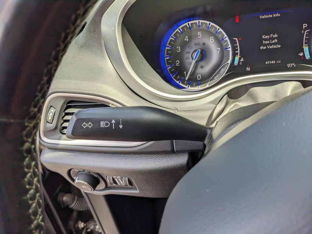 Chrysler Pacifica Vehicle Full-screen Gallery Image 29