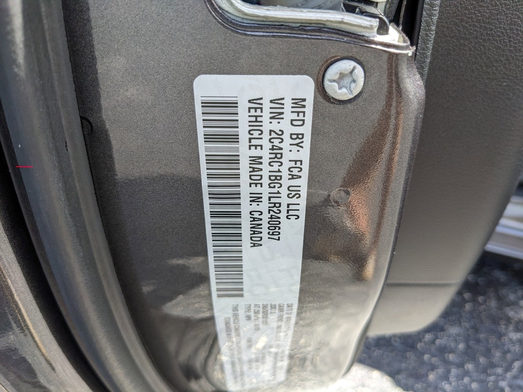 Chrysler Pacifica Vehicle Full-screen Gallery Image 33