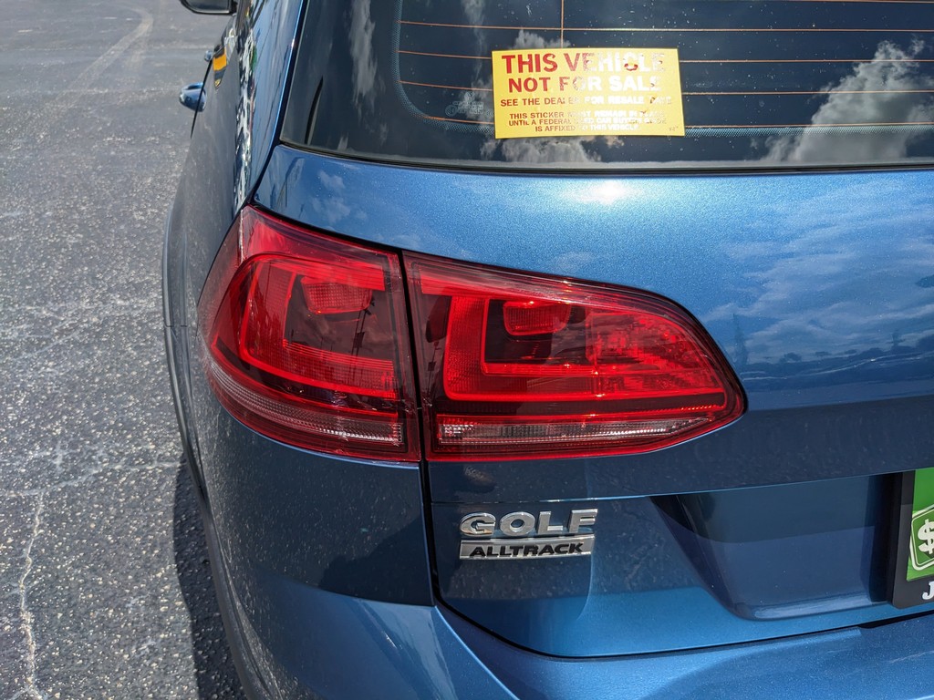 Volkswagen Golf Alltrack Vehicle Full-screen Gallery Image 07