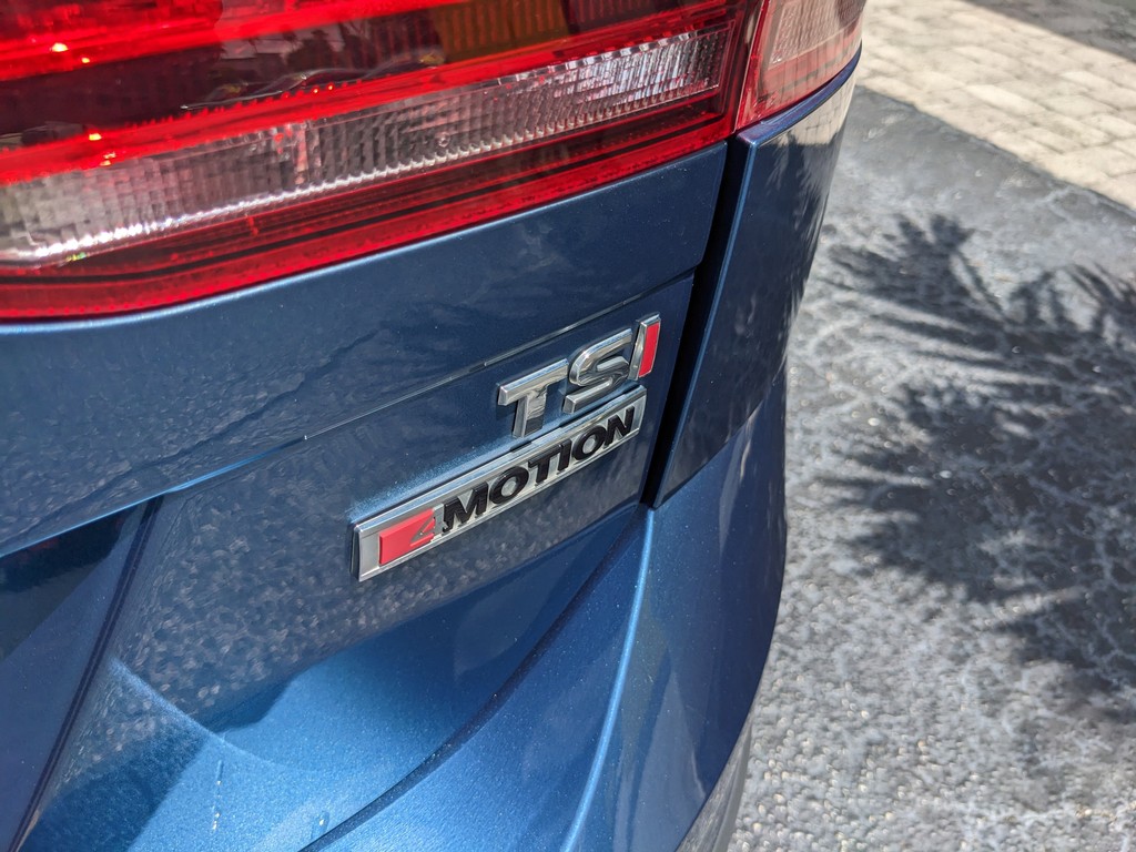 Volkswagen Golf Alltrack Vehicle Full-screen Gallery Image 08