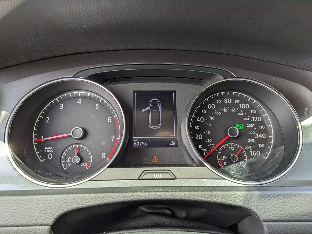 Volkswagen Golf Alltrack Vehicle Full-screen Gallery Image 30