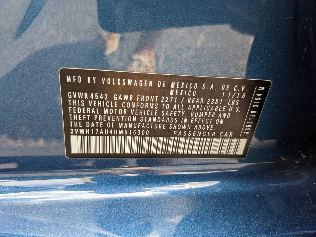 Volkswagen Golf Alltrack Vehicle Full-screen Gallery Image 32