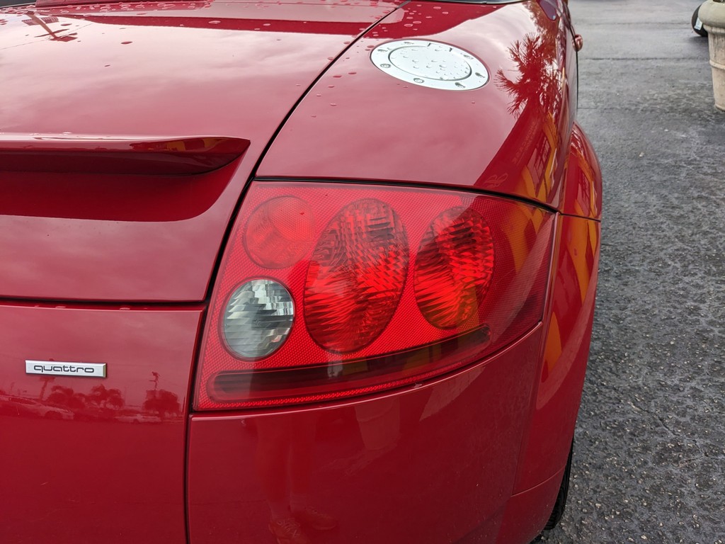 Audi TT Vehicle Full-screen Gallery Image 07