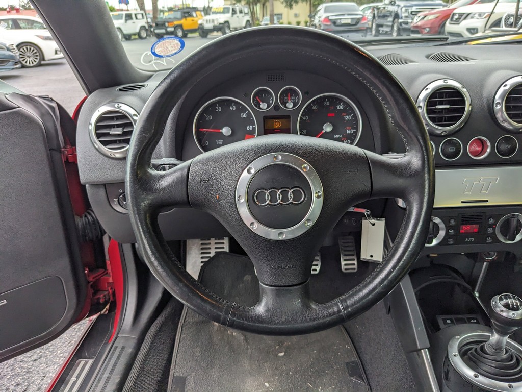 Audi TT Vehicle Full-screen Gallery Image 10