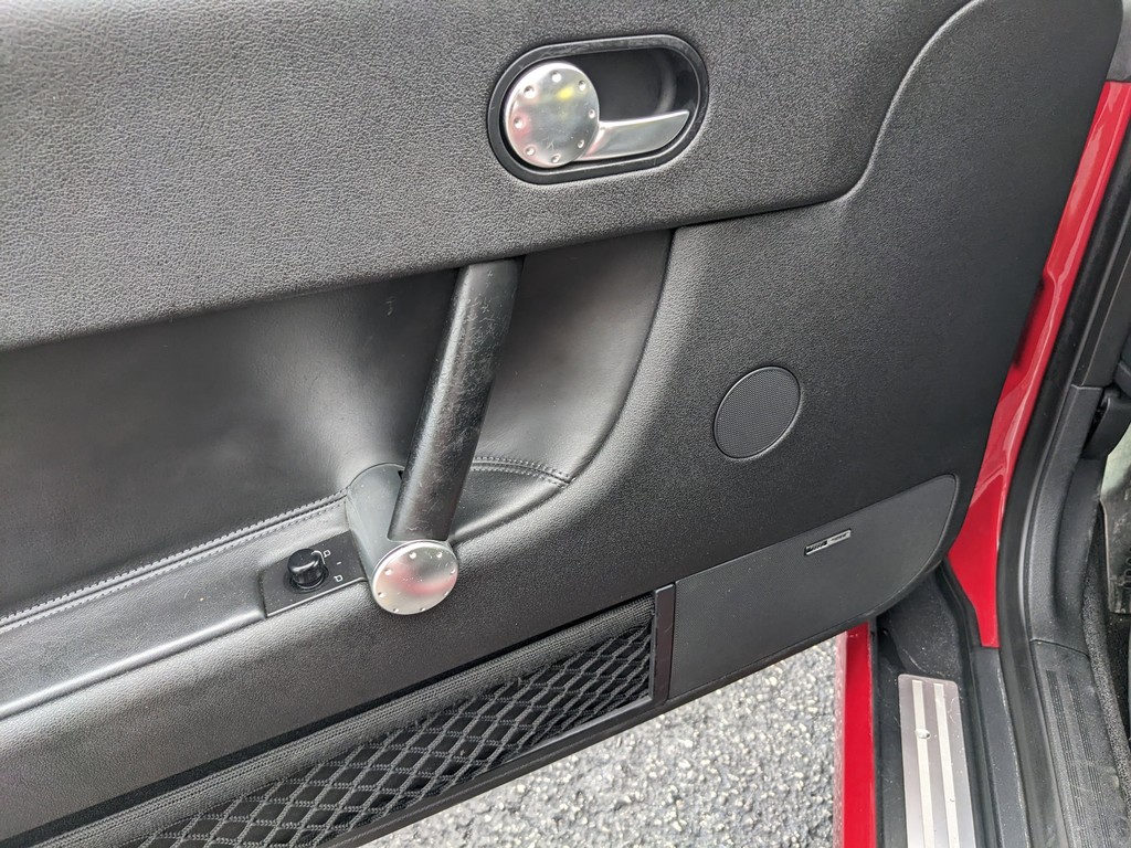 Audi TT Vehicle Full-screen Gallery Image 13