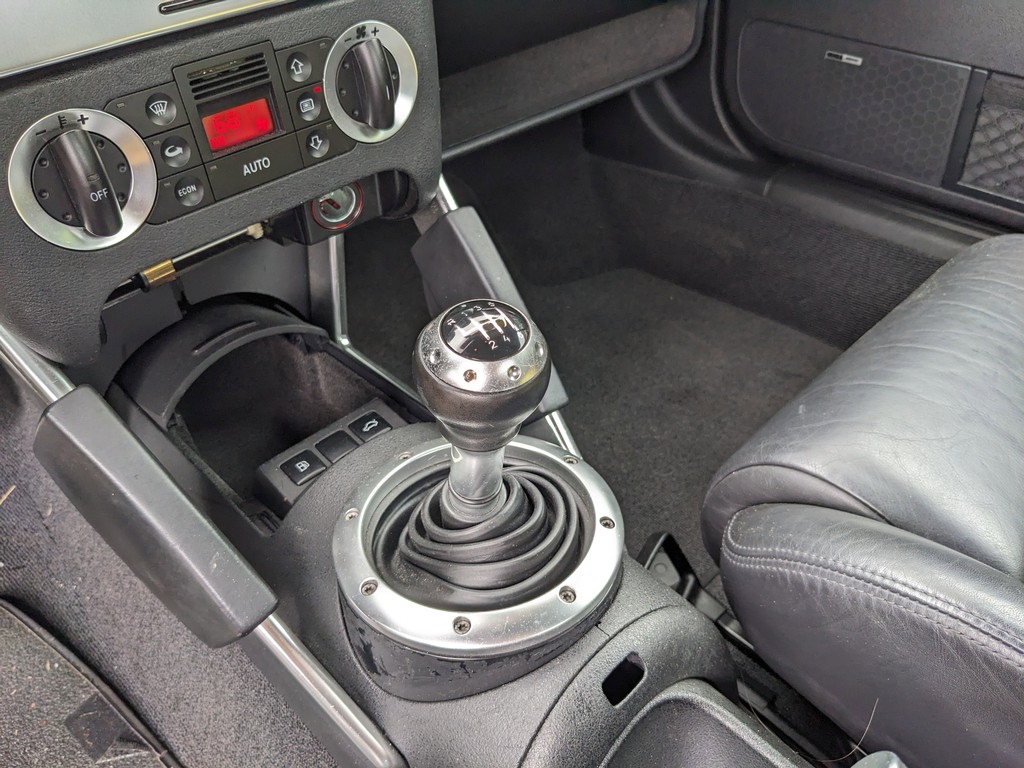 Audi TT Vehicle Full-screen Gallery Image 17