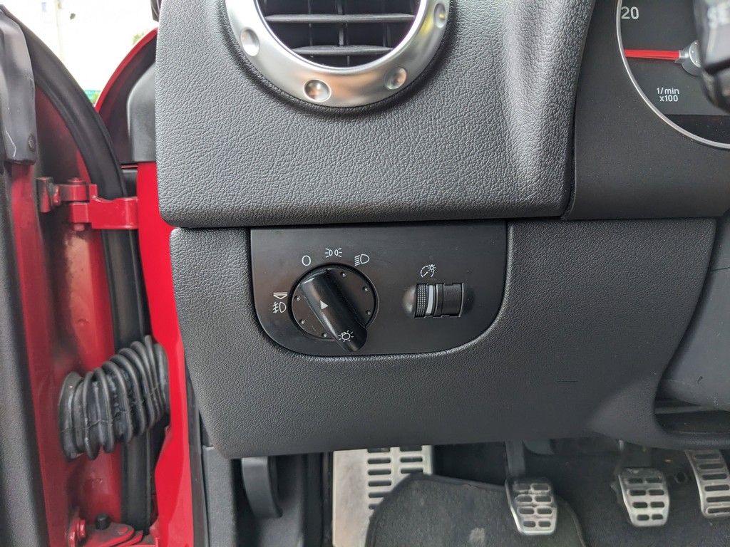 Audi TT Vehicle Full-screen Gallery Image 18