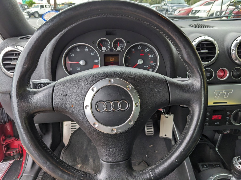 Audi TT Vehicle Full-screen Gallery Image 19