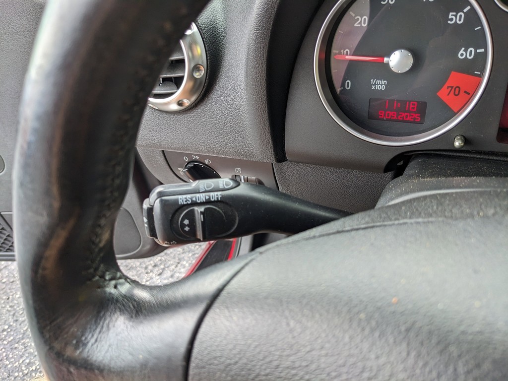 Audi TT Vehicle Full-screen Gallery Image 20