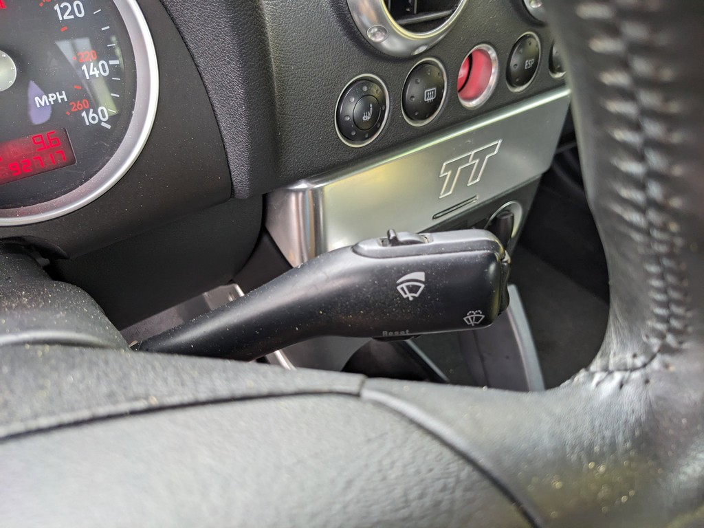 Audi TT Vehicle Full-screen Gallery Image 21