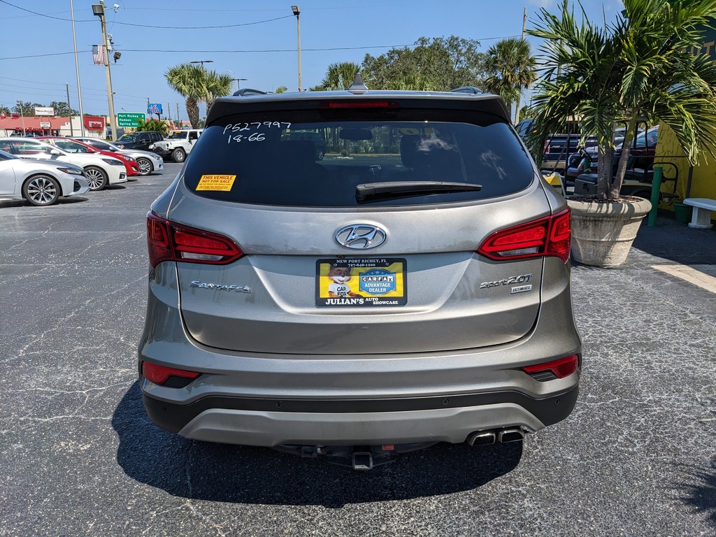 Hyundai Santa Fe Sport Vehicle Full-screen Gallery Image 04