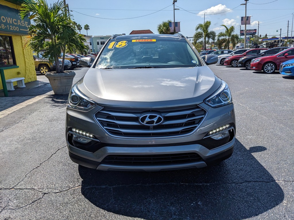 Hyundai Santa Fe Sport Vehicle Full-screen Gallery Image 05