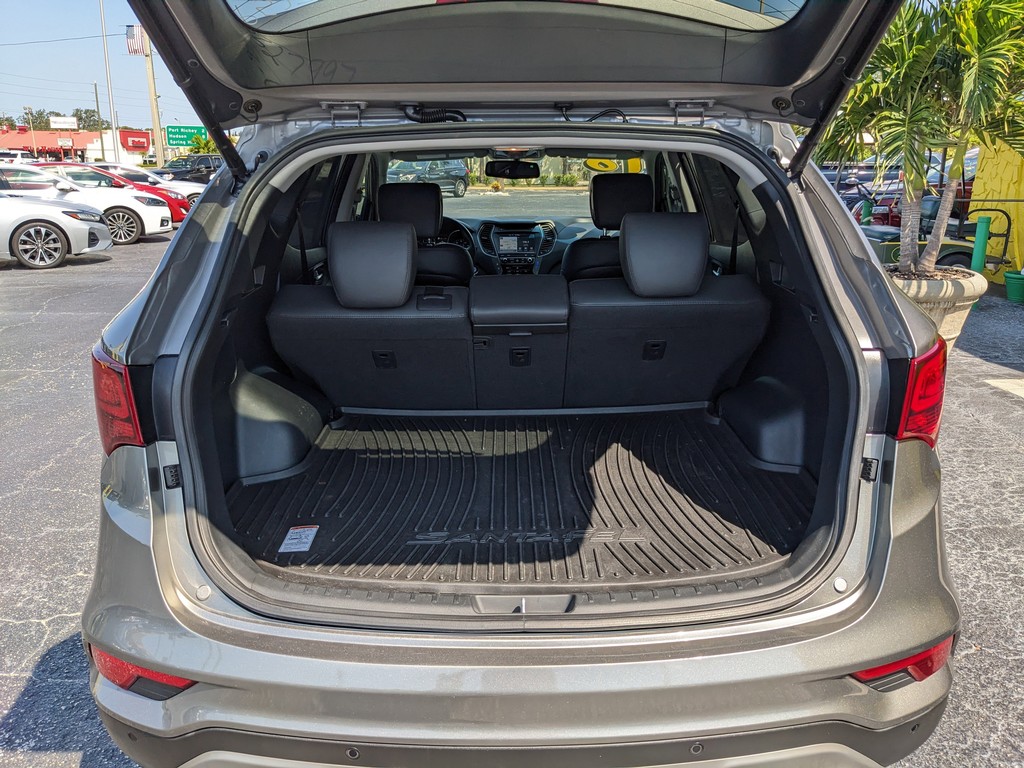 Hyundai Santa Fe Sport Vehicle Full-screen Gallery Image 09