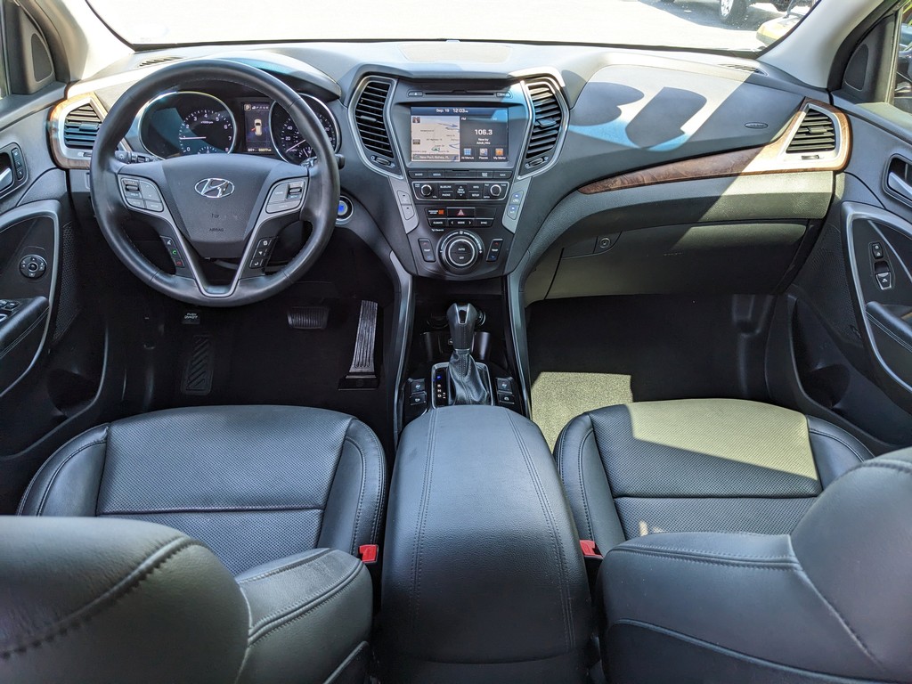 Hyundai Santa Fe Sport Vehicle Full-screen Gallery Image 12