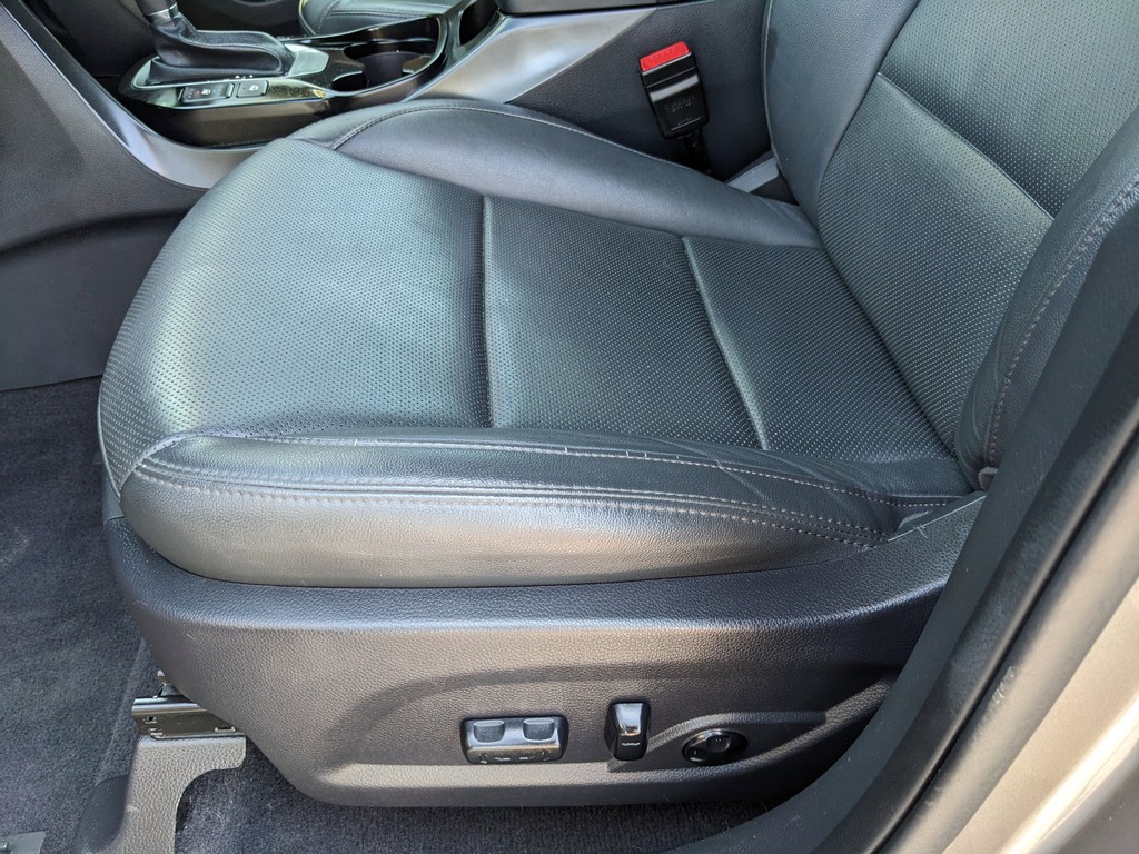 Hyundai Santa Fe Sport Vehicle Full-screen Gallery Image 18