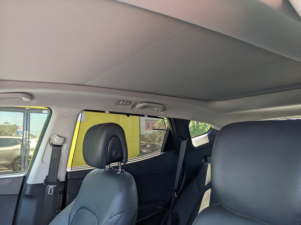 Hyundai Santa Fe Sport Vehicle Full-screen Gallery Image 19