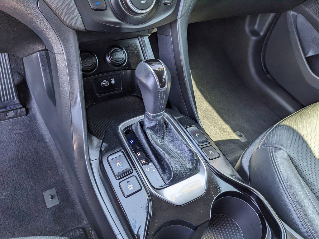 Hyundai Santa Fe Sport Vehicle Full-screen Gallery Image 24