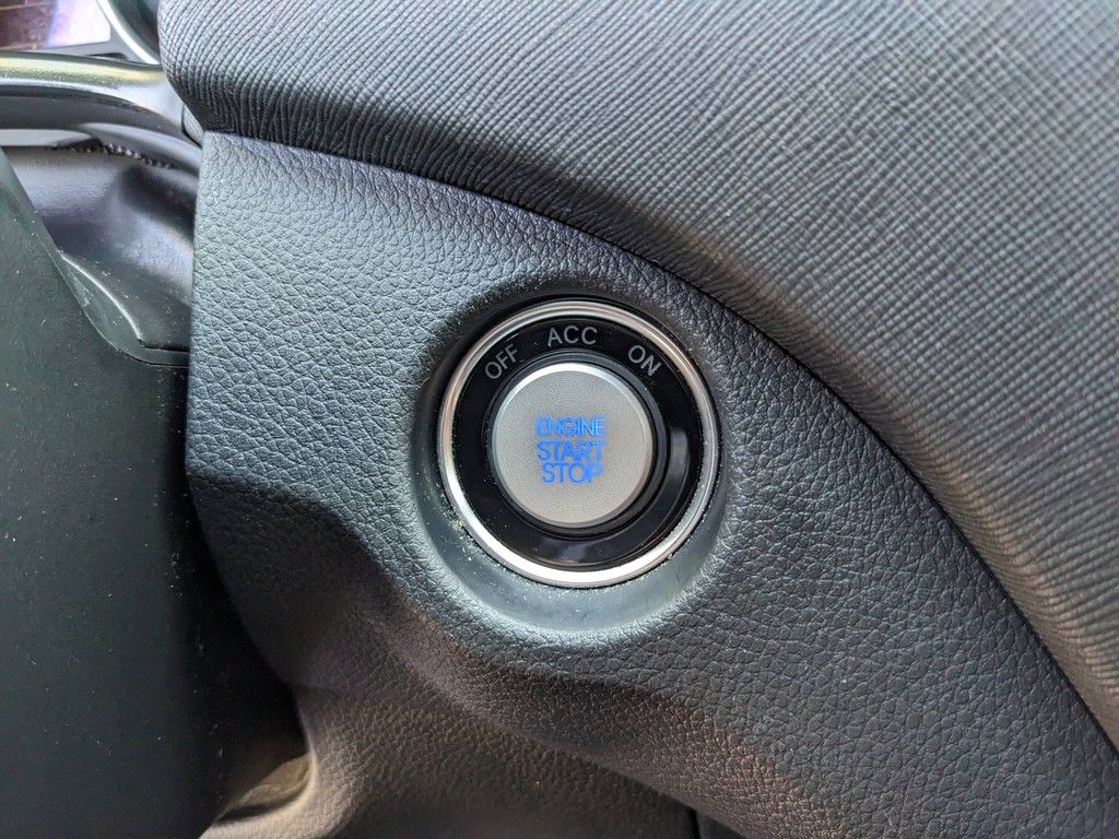 Hyundai Santa Fe Sport Vehicle Full-screen Gallery Image 25