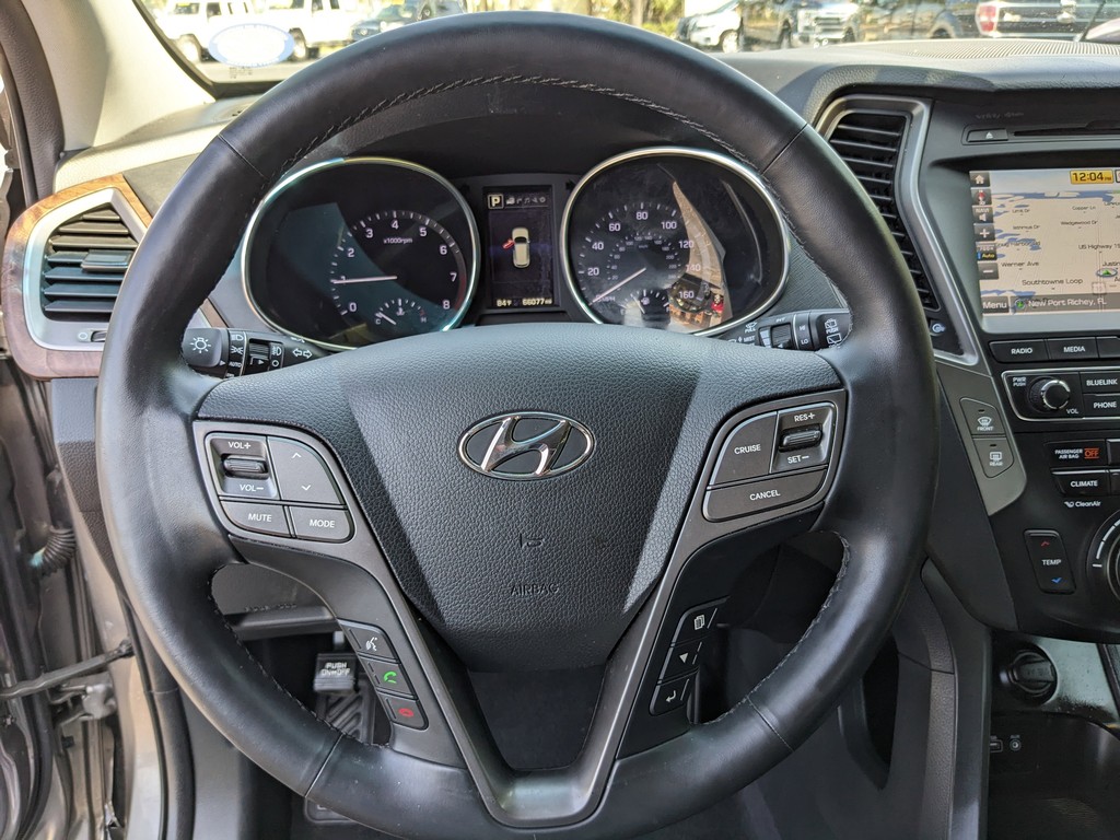 Hyundai Santa Fe Sport Vehicle Full-screen Gallery Image 27