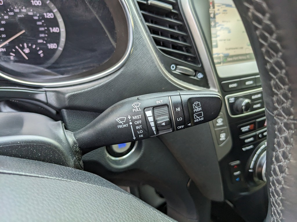 Hyundai Santa Fe Sport Vehicle Full-screen Gallery Image 31