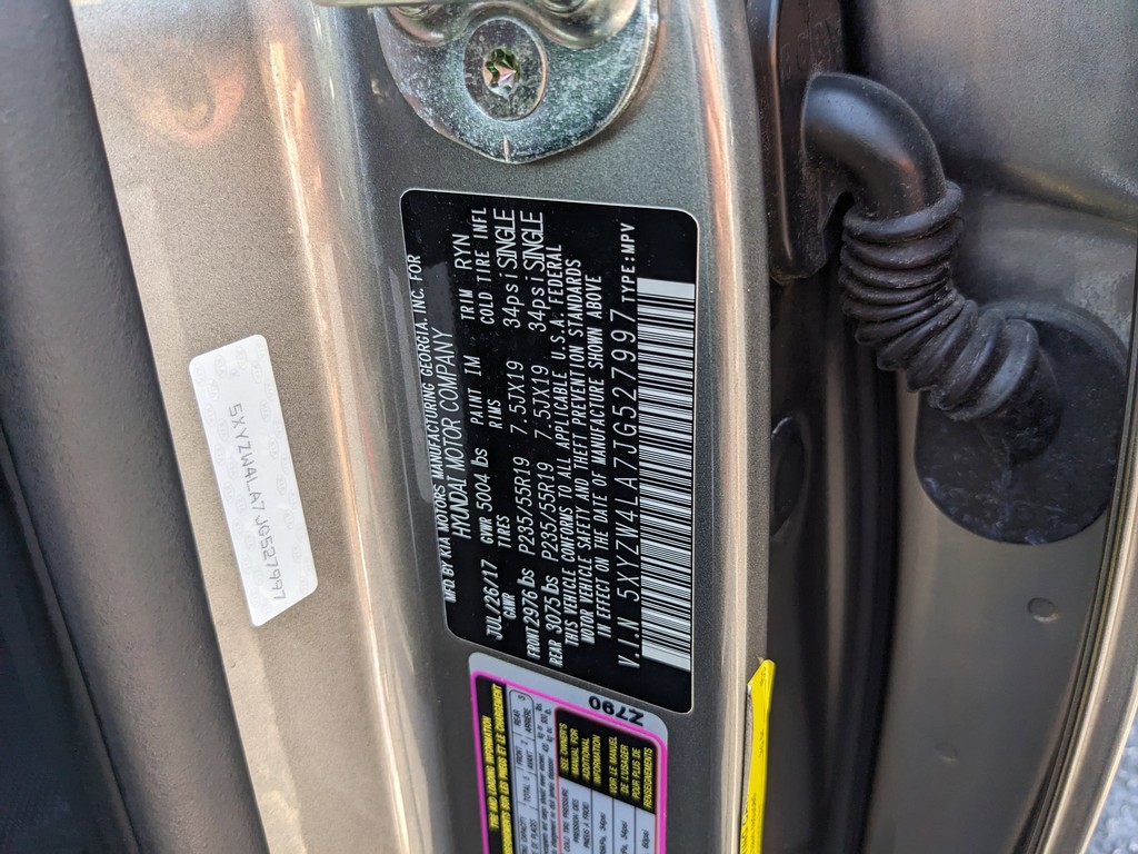 Hyundai Santa Fe Sport Vehicle Full-screen Gallery Image 34