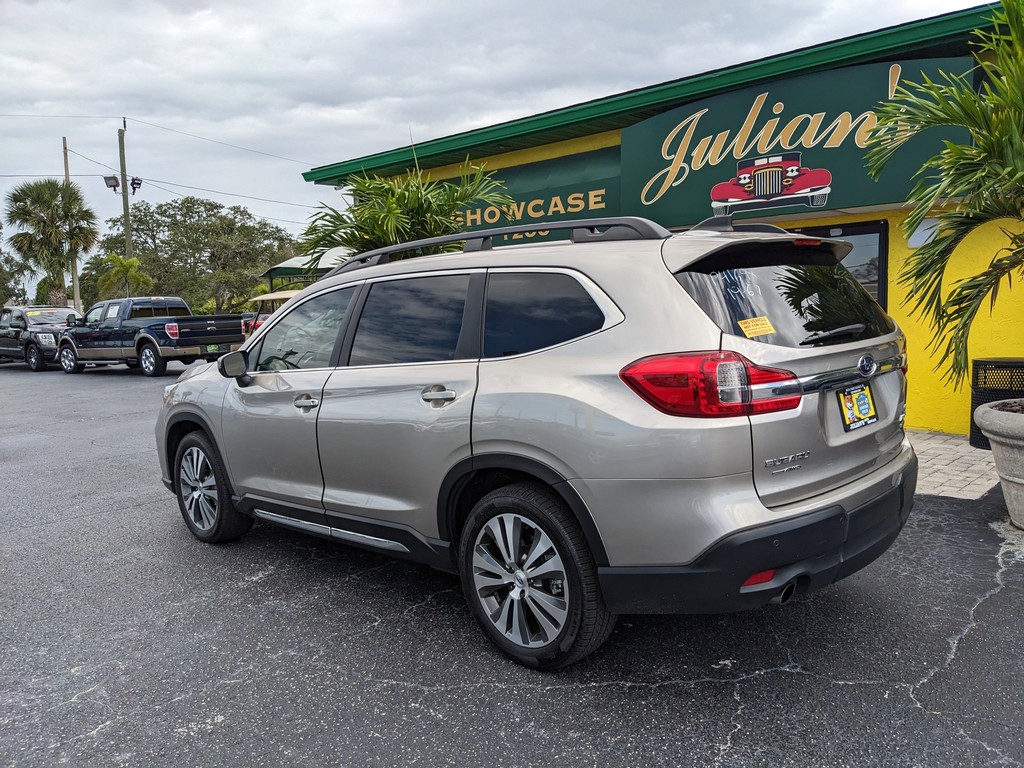 Subaru Ascent Vehicle Full-screen Gallery Image 03